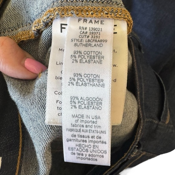 Frame - Le Bardot Crop Flare Raw Edge
Jeans in Sutherland Sz 28 - Picture 11 of 14